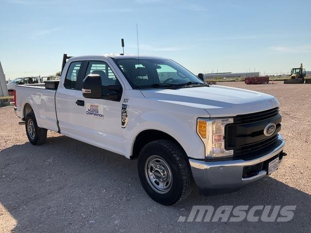 Ford F-250 Vieglais kravas automobilis/izkraušana no sāniem
