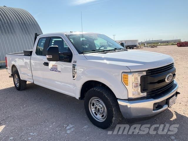 Ford F-250 Vieglais kravas automobilis/izkraušana no sāniem