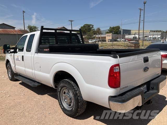 Ford F-250 Vieglais kravas automobilis/izkraušana no sāniem