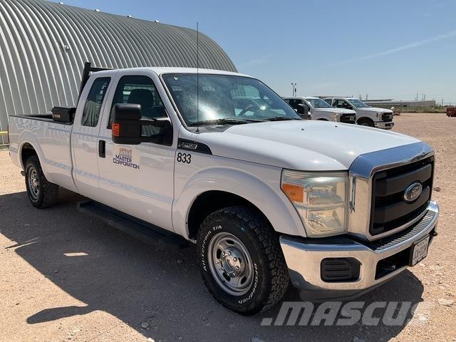Ford F-250 Vieglais kravas automobilis/izkraušana no sāniem