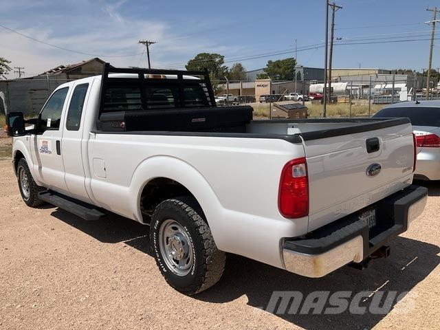 Ford F-250 Vieglais kravas automobilis/izkraušana no sāniem