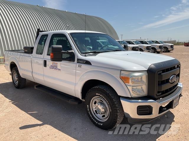 Ford F-250 Vieglais kravas automobilis/izkraušana no sāniem