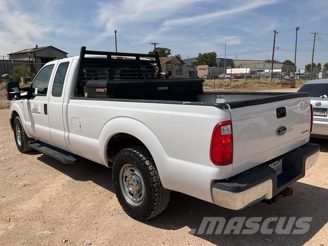 Ford F-250 Vieglais kravas automobilis/izkraušana no sāniem