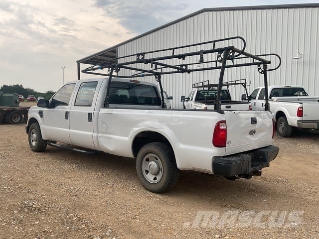 Ford F-250 Vieglais kravas automobilis/izkraušana no sāniem