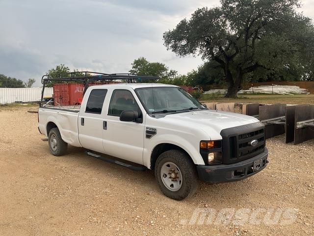 Ford F-250 Vieglais kravas automobilis/izkraušana no sāniem