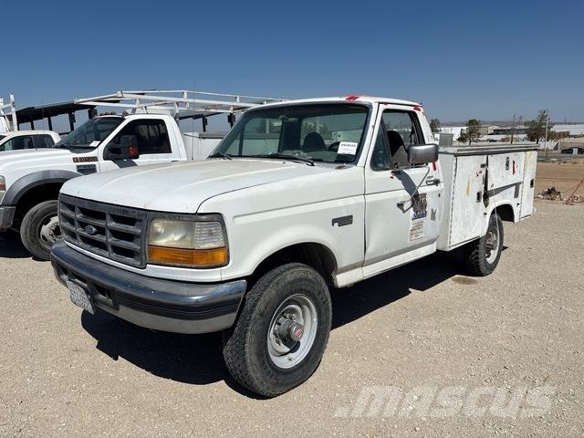 Ford F-250 Vieglais kravas automobilis/izkraušana no sāniem