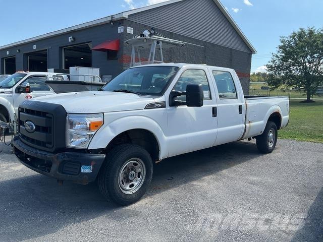 Ford F-250 Vieglais kravas automobilis/izkraušana no sāniem