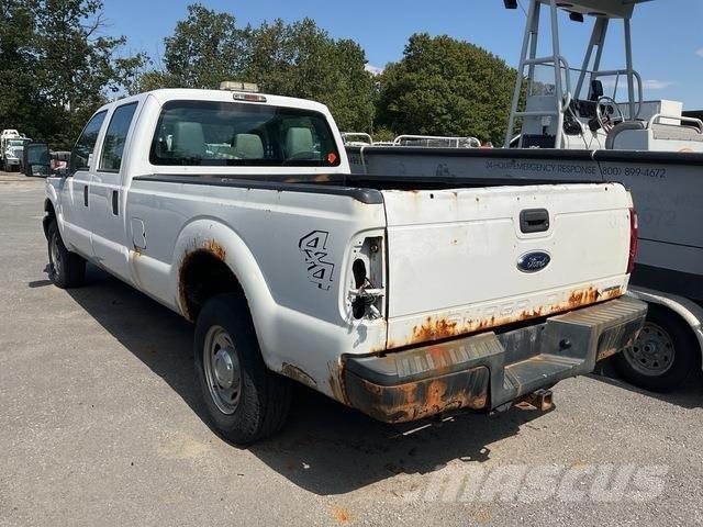 Ford F-250 Vieglais kravas automobilis/izkraušana no sāniem