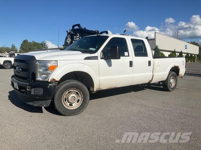 Ford F-250 Vieglais kravas automobilis/izkraušana no sāniem