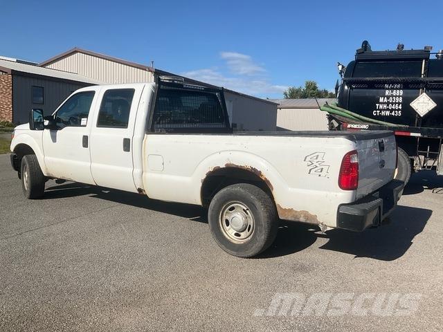 Ford F-250 Vieglais kravas automobilis/izkraušana no sāniem