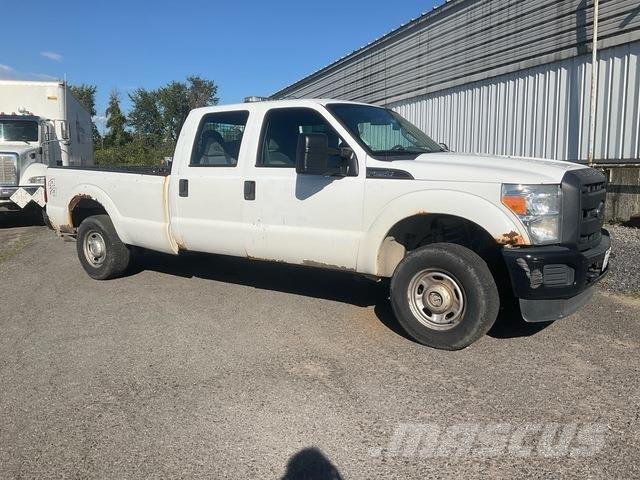 Ford F-250 Vieglais kravas automobilis/izkraušana no sāniem