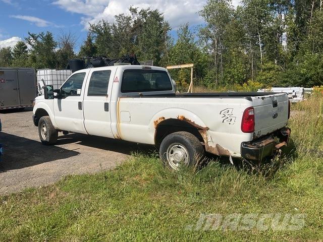 Ford F-250 Vieglais kravas automobilis/izkraušana no sāniem