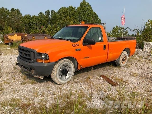 Ford F-250 Vieglais kravas automobilis/izkraušana no sāniem
