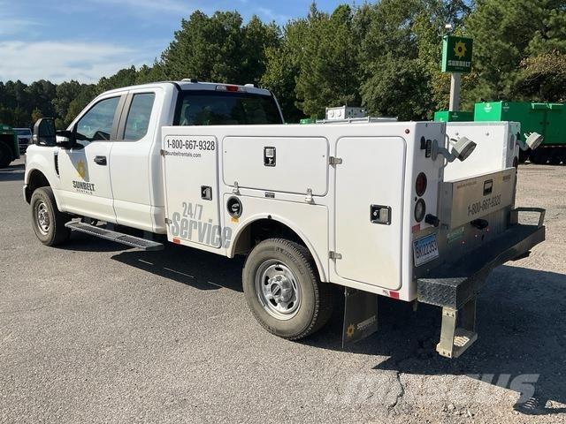 Ford F-250 Vieglais kravas automobilis/izkraušana no sāniem
