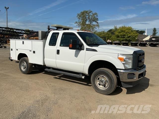 Ford F-250 Vieglais kravas automobilis/izkraušana no sāniem