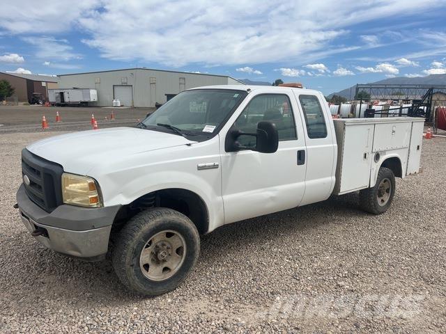 Ford F-250 Vieglais kravas automobilis/izkraušana no sāniem
