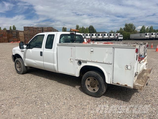Ford F-250 Vieglais kravas automobilis/izkraušana no sāniem