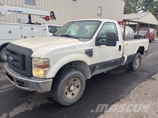 Ford F-250 Vieglais kravas automobilis/izkraušana no sāniem