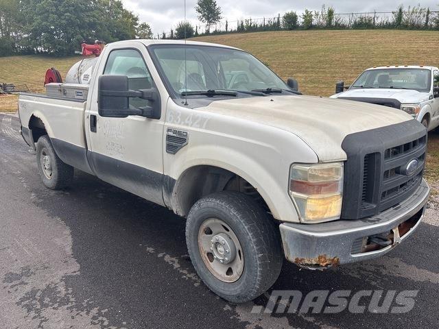 Ford F-250 Vieglais kravas automobilis/izkraušana no sāniem