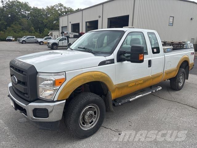 Ford F-250 Vieglais kravas automobilis/izkraušana no sāniem