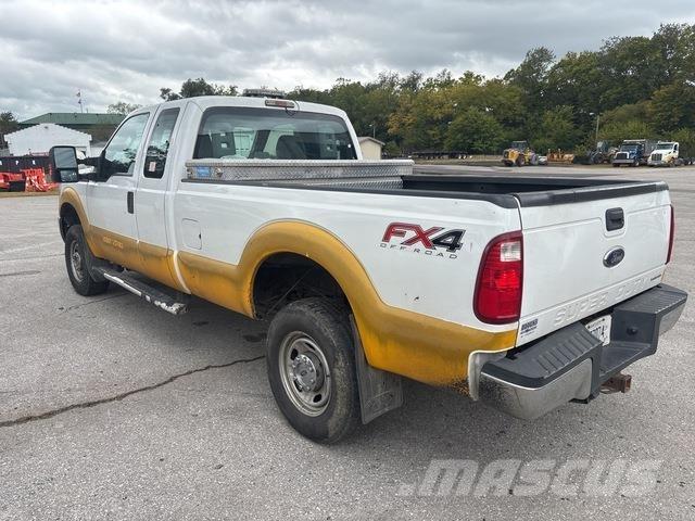 Ford F-250 Vieglais kravas automobilis/izkraušana no sāniem