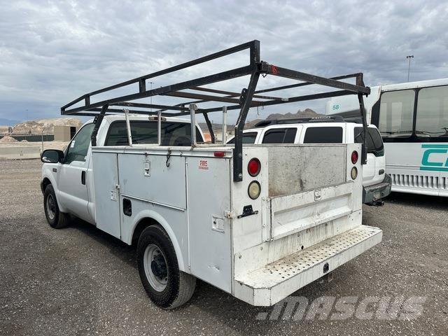 Ford F-250 Vieglais kravas automobilis/izkraušana no sāniem