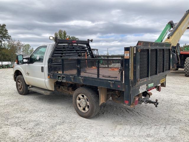 Ford F-250 Platformas/izkraušana no sāniem