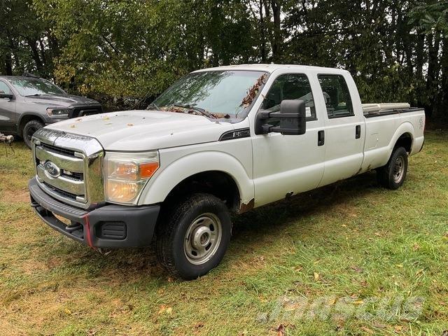 Ford F-250 Vieglais kravas automobilis/izkraušana no sāniem