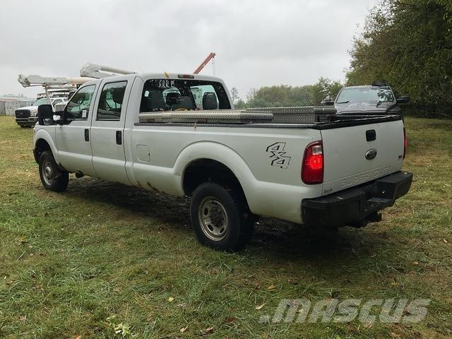 Ford F-250 Vieglais kravas automobilis/izkraušana no sāniem