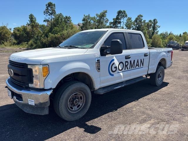 Ford F-250 Vieglais kravas automobilis/izkraušana no sāniem