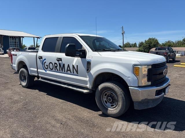 Ford F-250 Vieglais kravas automobilis/izkraušana no sāniem