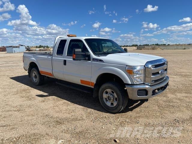 Ford F-250 Vieglais kravas automobilis/izkraušana no sāniem