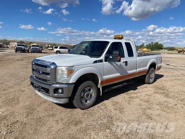 Ford F-250 Vieglais kravas automobilis/izkraušana no sāniem