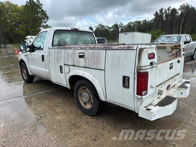 Ford F-250 Vieglais kravas automobilis/izkraušana no sāniem