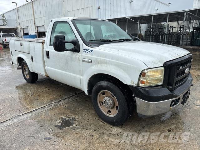 Ford F-250 Vieglais kravas automobilis/izkraušana no sāniem