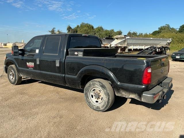 Ford F-250 Vieglais kravas automobilis/izkraušana no sāniem
