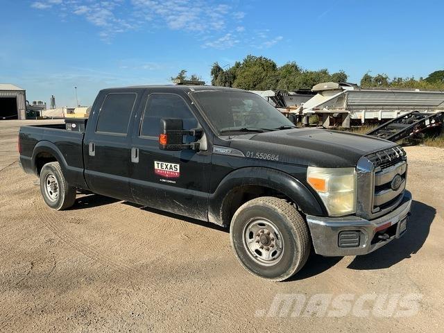 Ford F-250 Vieglais kravas automobilis/izkraušana no sāniem
