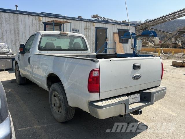 Ford F-250 Vieglais kravas automobilis/izkraušana no sāniem