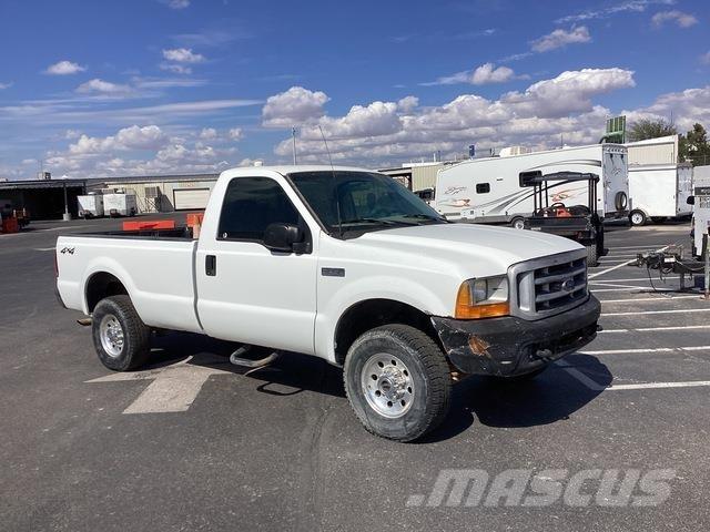 Ford F-250 Vieglais kravas automobilis/izkraušana no sāniem