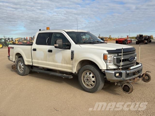 Ford F-250 Vieglais kravas automobilis/izkraušana no sāniem