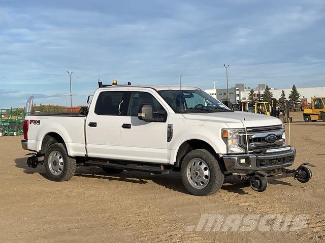 Ford F-250 Vieglais kravas automobilis/izkraušana no sāniem