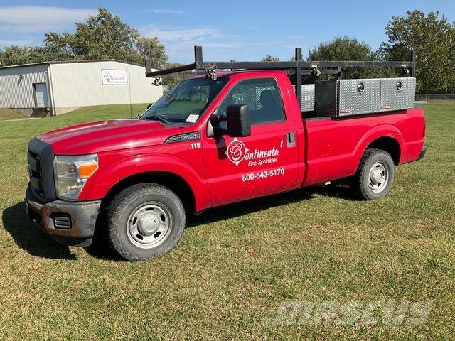 Ford F-250 Vieglais kravas automobilis/izkraušana no sāniem