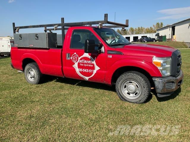 Ford F-250 Vieglais kravas automobilis/izkraušana no sāniem