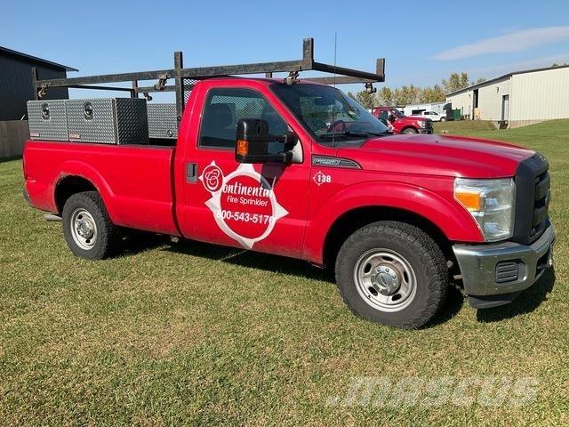 Ford F-250 Vieglais kravas automobilis/izkraušana no sāniem