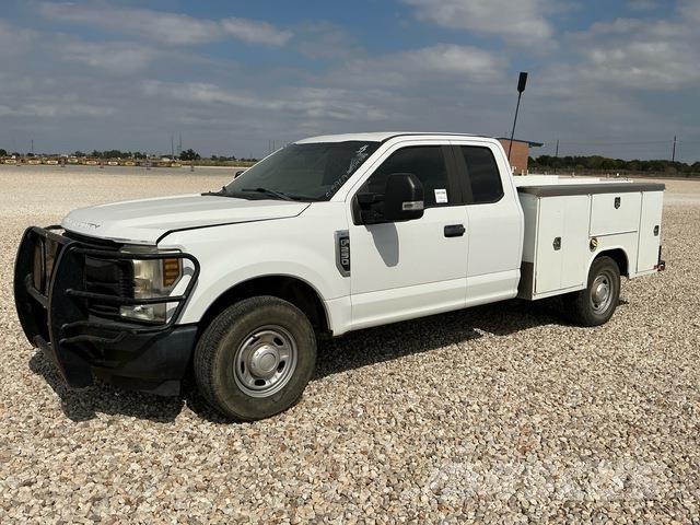 Ford F-250 Vieglais kravas automobilis/izkraušana no sāniem