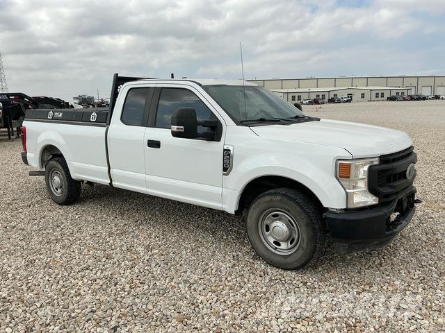 Ford F-250 Vieglais kravas automobilis/izkraušana no sāniem