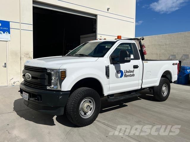 Ford F-250 Vieglais kravas automobilis/izkraušana no sāniem