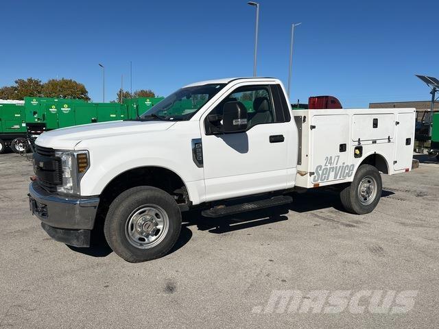 Ford F-250 Vieglais kravas automobilis/izkraušana no sāniem