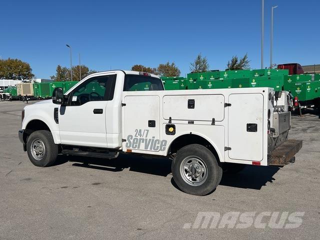 Ford F-250 Vieglais kravas automobilis/izkraušana no sāniem