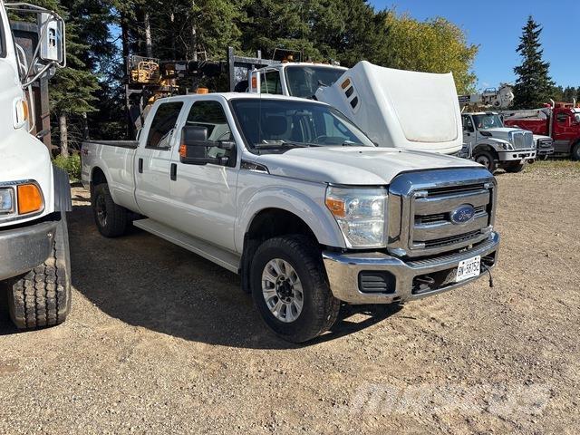 Ford F-350 Vieglais kravas automobilis/izkraušana no sāniem
